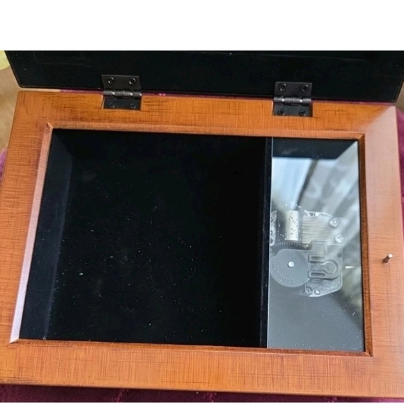 Hummingbirds Musical Jewelry Box Plays Wind Beneath My Wings - Picture 3 of 5